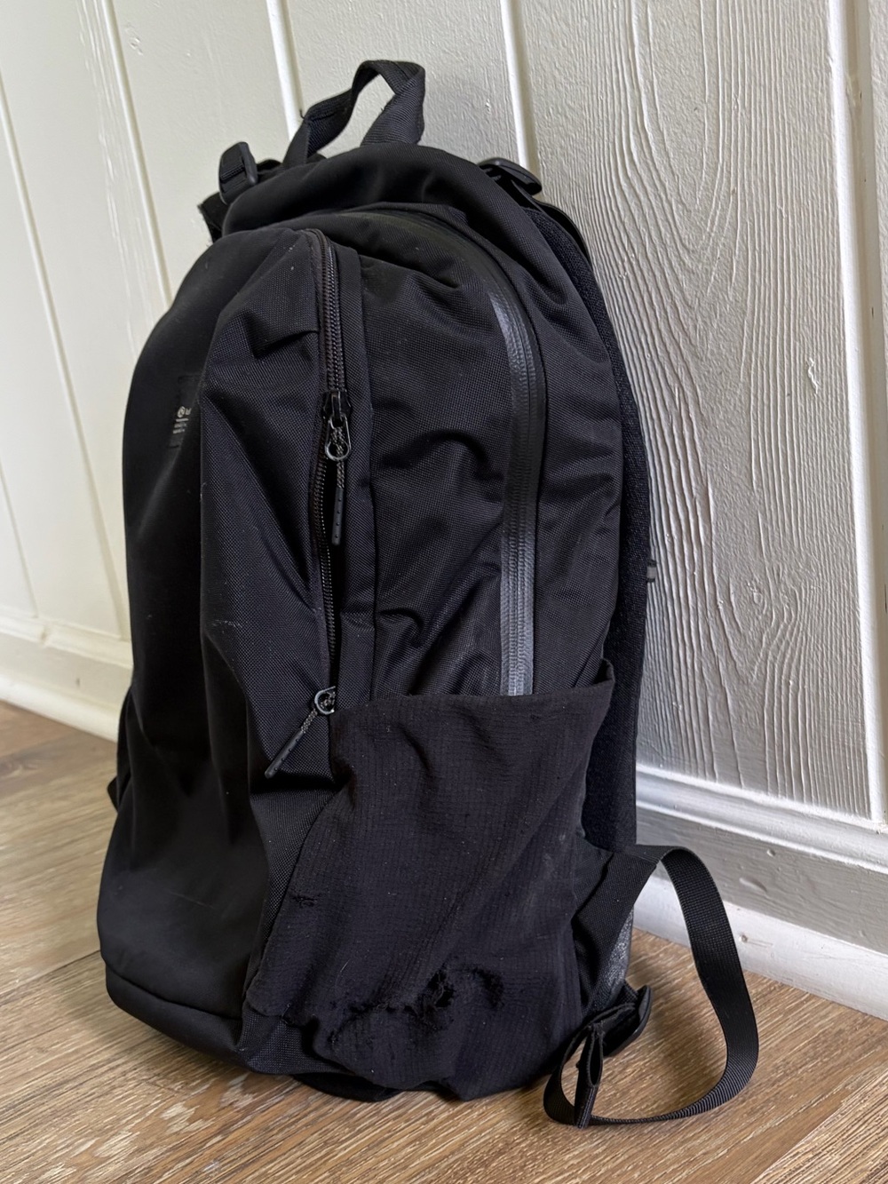 Lululemon LiftOS Commuter Backpack Black 20L | Travel Work Gym Bag - Picture 5 of 15